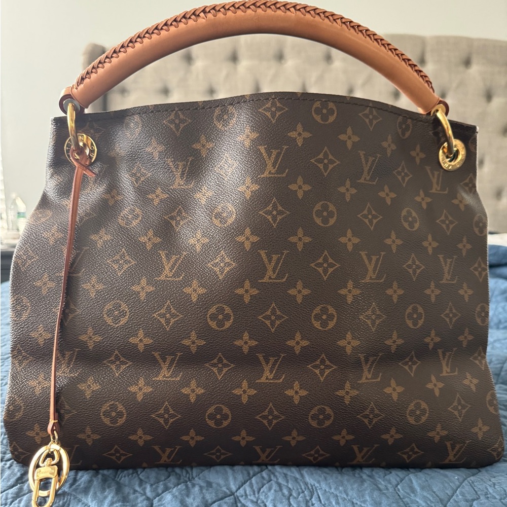 Louis Vuitton Artsy MM Brown Monogram Handbag
